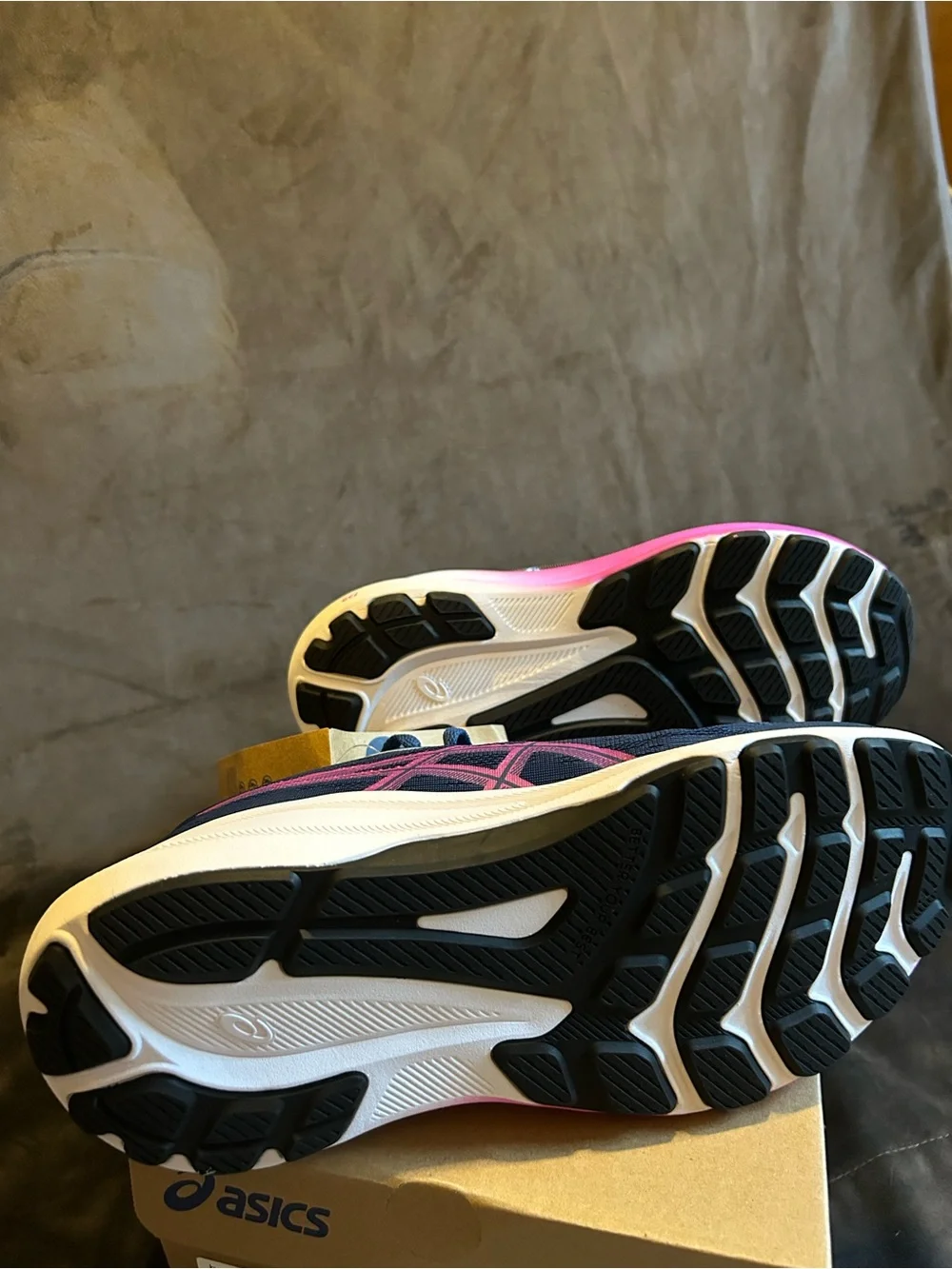 ASICS GT-1000 14 Sz 7.5 WMNS/5.5 youth